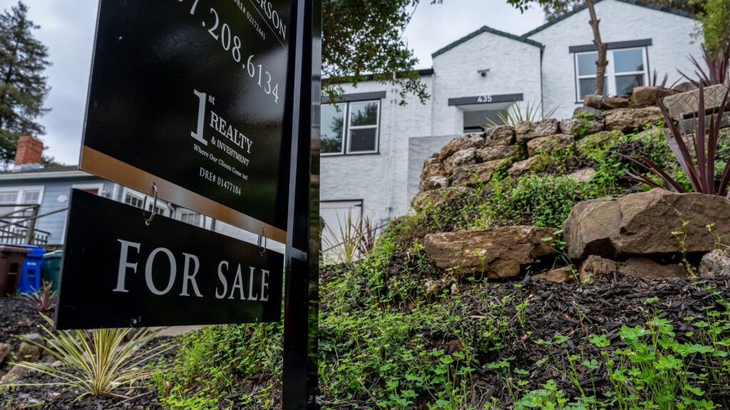 108225449 1763044516632 gettyimages 2245910311 MORTGAGE APPLICATION FIGURES
