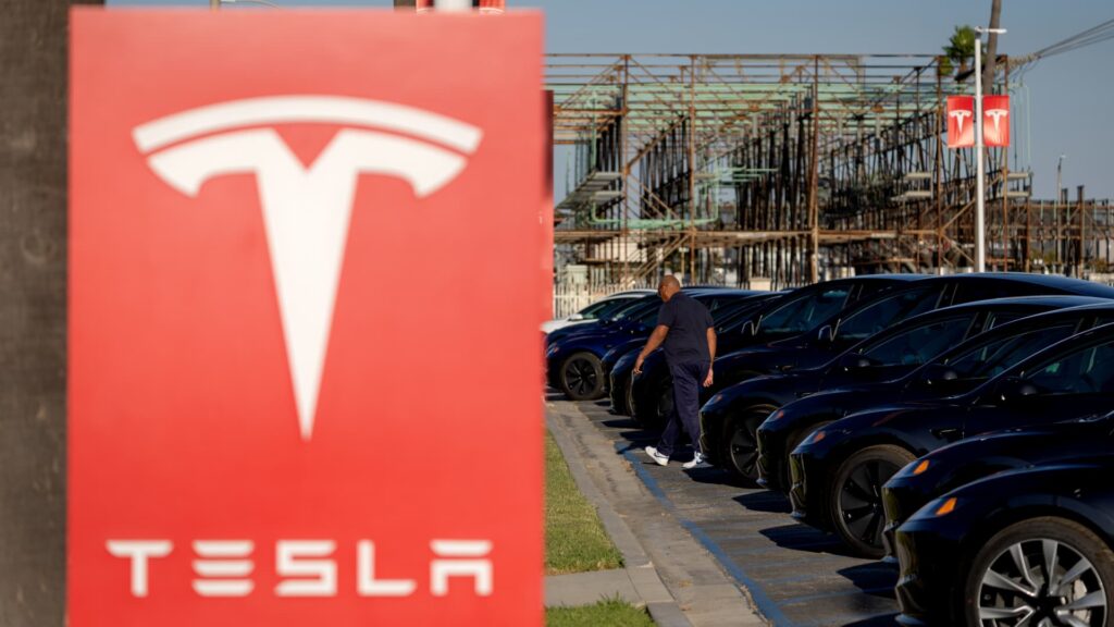 108291994 1776277744312 gettyimages 2270615979 1549827 fi used ev sales tesla dealership 00258 eat