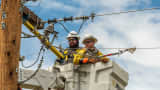 108172182 1752594309297 gettyimages 1213009893 liiv linemen 005