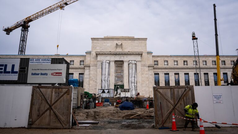 108242065 1765829353583 gettyimages 2251524445 US FEDERAL RESERVE