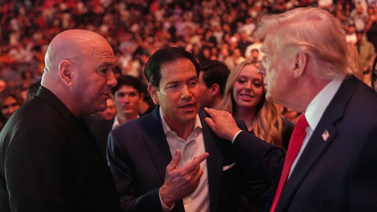 108292641 1776358634851 gettyimages 2270434025 Trump