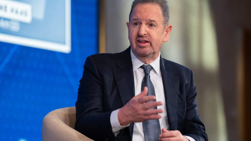 108293406 1776452715631 CNBC INVESTINAMERICA AC 041526 0307