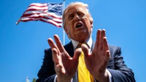 108305922 1778617490268 gettyimages 2275324845 TRUMP DEPART WH