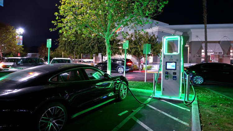 108308546 260508 cn 07 con fuelprices evs00 01 17 01Still001