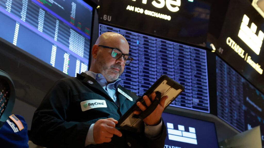 108312001 17798098722026 05 26t151446z 1085097781 rc21hlafapx0 rtrmadp 0 usa stocks