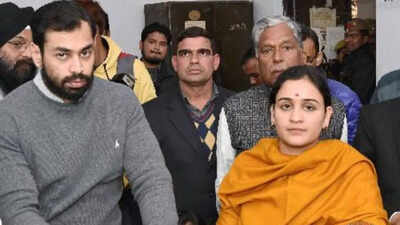 prateek yadav with his wife aparna yadav