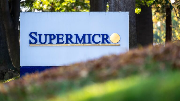 108100576 1739281268475 gettyimages 2187541080 SUPER MICRO COMPUTER