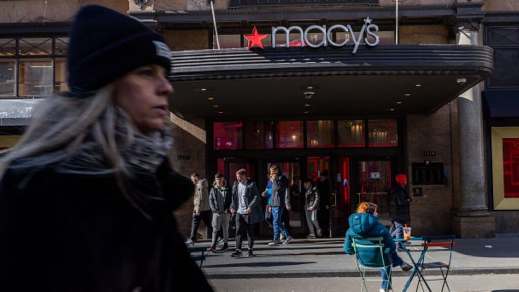 108116829 1742215759298 gettyimages 2193929843 retailstoremacystoclosearound66storesnationwide0022