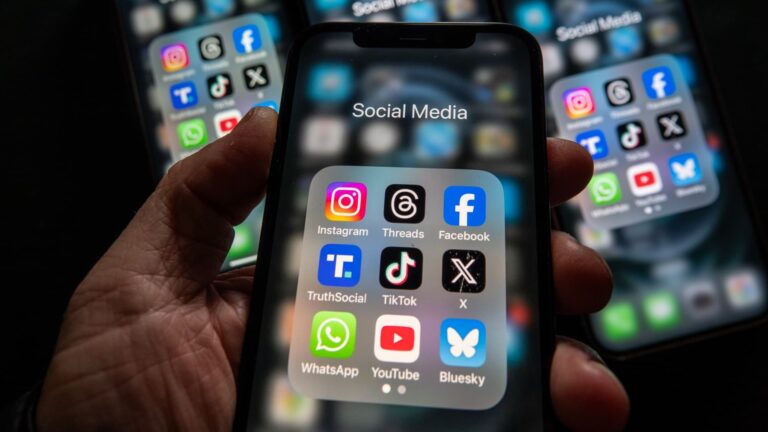 108216447 1761300179713 gettyimages 2198590463 socialphones 9