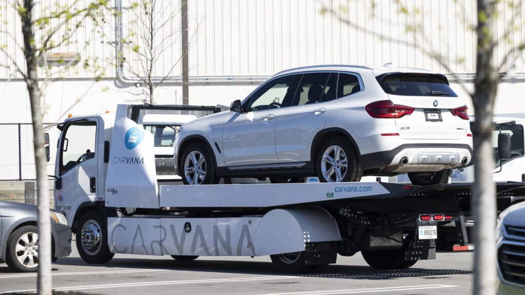 108217772 1761657187657 gettyimages 2150318140 CARVANA EARNS