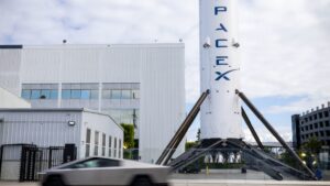 108310148 1779310407448 gettyimages 2270726829 SPACEX IPO