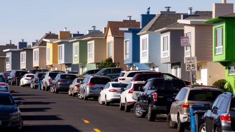 108316055 1780500382476 gettyimages 2276694260 US MORTGAGE APPLICATIONS