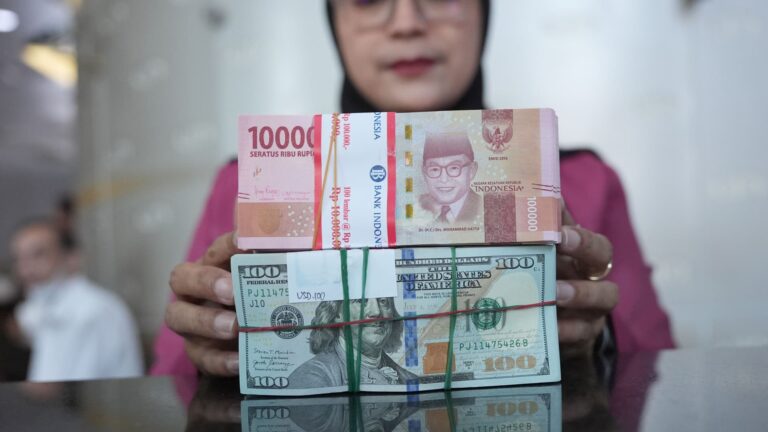 108318633 1780990314416 gettyimages 2280058408 INDONESIA ECONOMY