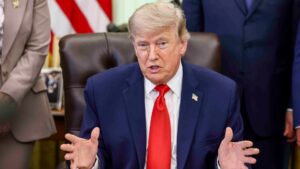 108320618 1781208167876 gettyimages 2280440835 TRUMP OVAL