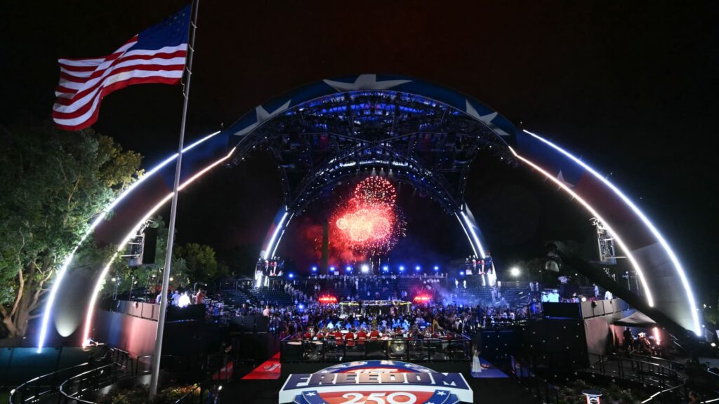 108322514 1781618545731 gettyimages 2281061009 WH UFC