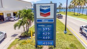 108325156 1782165442035 gettyimages 2282302541 US GAS PRICES