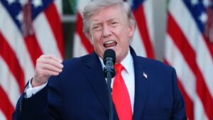108327355 1782477516311 gettyimages 2282807204 TRUMP FARMERS