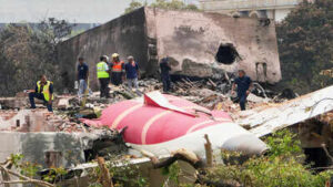air india39s midair emergency sparks new alarm over the safety of the boeing dreamliner