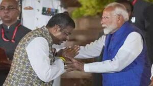 modi with pradhan