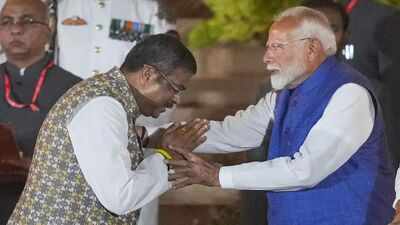 modi with pradhan