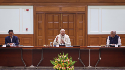 pm modi chairs with members of the pm economic advisory council