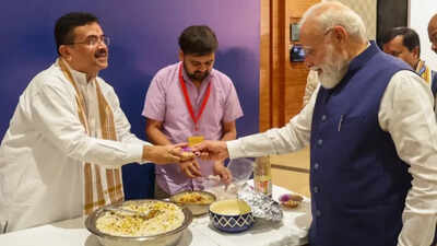 suvendu adhikari jhalmuri to pm modi