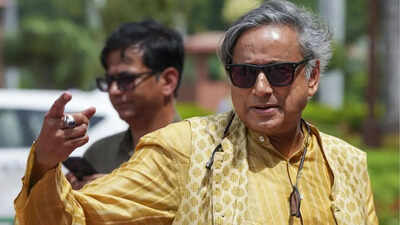 tharoor yellow