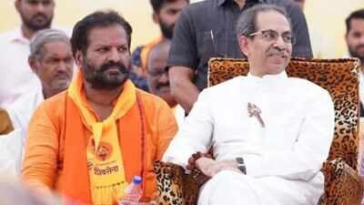 uddhav with rebel mp ashtikar