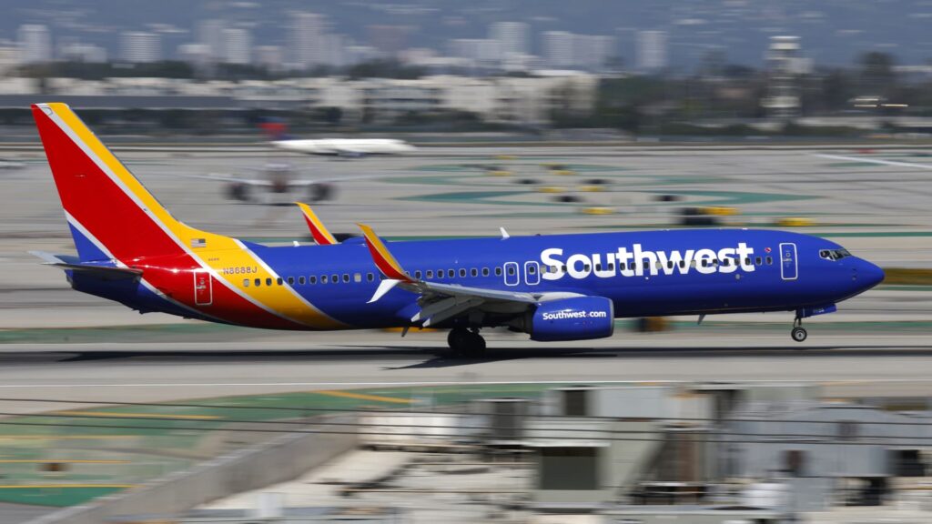 108291911 1776272392422 gettyimages 2265481207 260307 lax 157