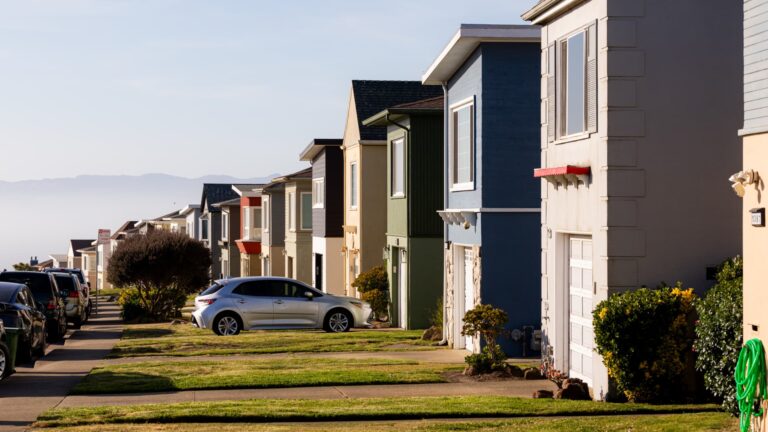 108316056 1780500381320 gettyimages 2276694303 US MORTGAGE APPLICATIONS