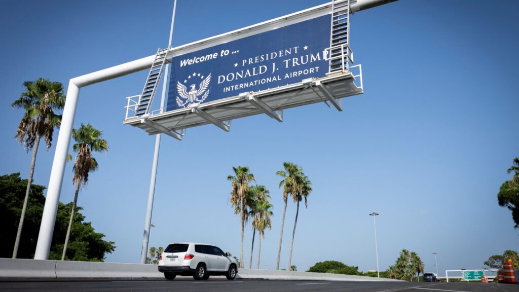 108332899 17836156672026 07 09t143753z 1245036203 rc2dama76ovq rtrmadp 0 usa trump airport