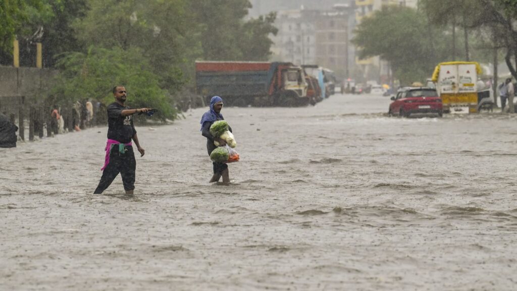 108333828 1783917122862 gettyimages 2284979378 20260709 dli rkr mn rain gazipur sabzi mandi 14
