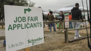 108335984 1784210674310 gettyimages 1246335646 INITIAL JOBLESS CLAIMS