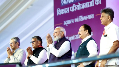 congress mp manish tewari sharing stage with prime minister narendra modi in chandigarh