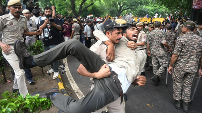 police personnel detain protesters during the protest march against the alleged neet paper leak from jantar mantar to parliament