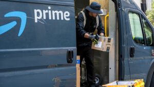 108098401 1738847227806 gettyimages 2180145767 AMAZON EARNS