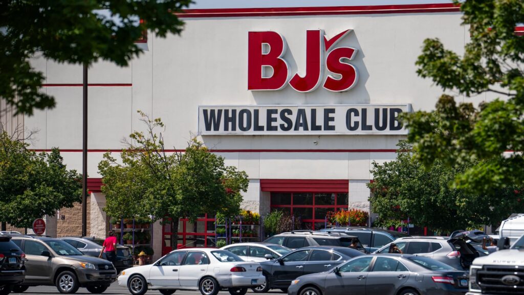 108199383 1758036396972 gettyimages 2166983410 BJS WHOLESALE EARNS