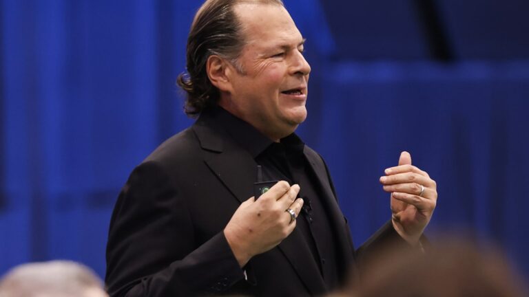 108236089 1764784675192 gettyimages 2240634491 dreamforce1014