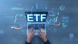 108270664 1772140997492 gettyimages 2219301700 exchange traded funds income investment saving investment in