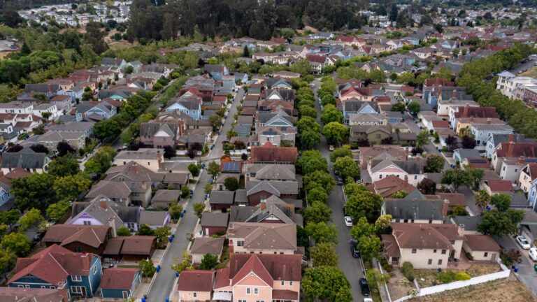 108323581 1781729854891 gettyimages 2281471793 US HOUSING