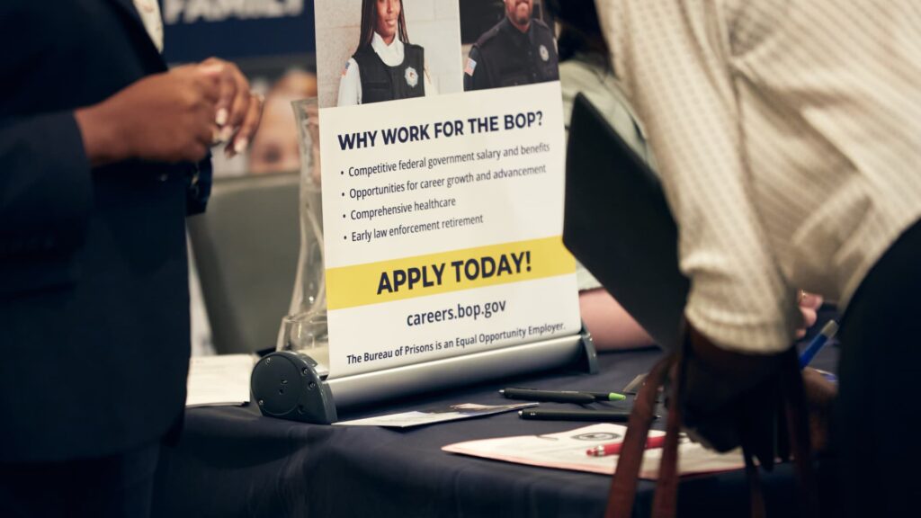 108342101 1785361602123 gettyimages 2287545513 TEXAS JOB FAIR