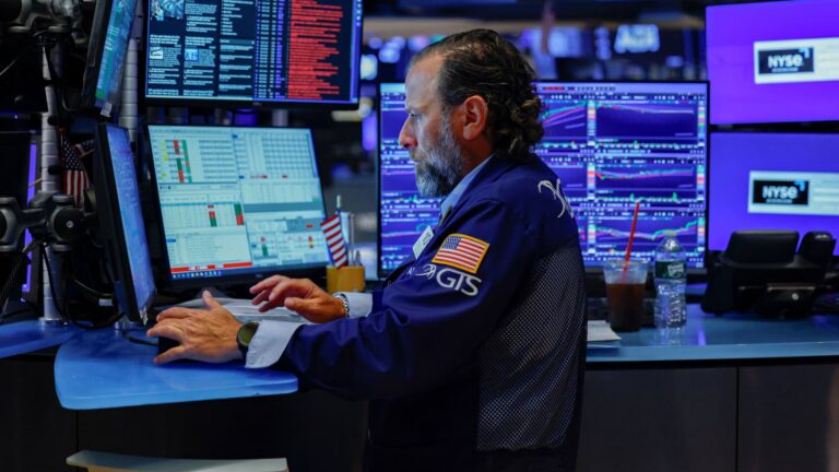 108344590 17858573052026 08 04t144622z 956187213 rc2prma6pii7 rtrmadp 0 usa stocks