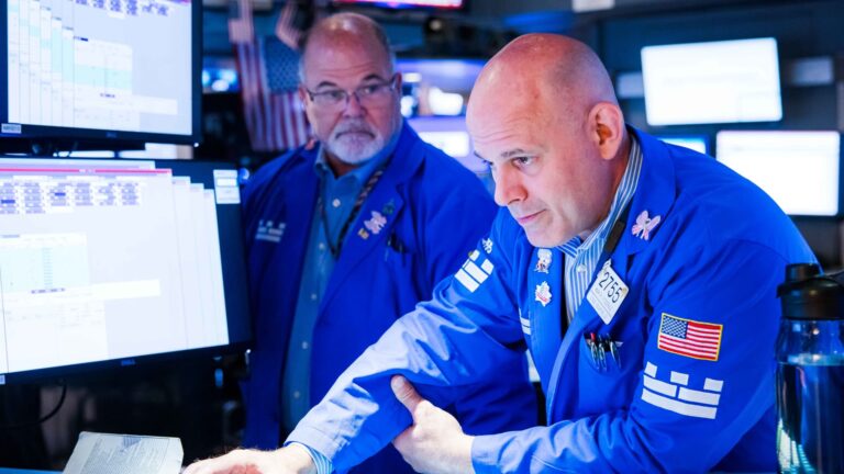 108346030 1786028135973 Traders Photo 20260805 KK PRESS 004