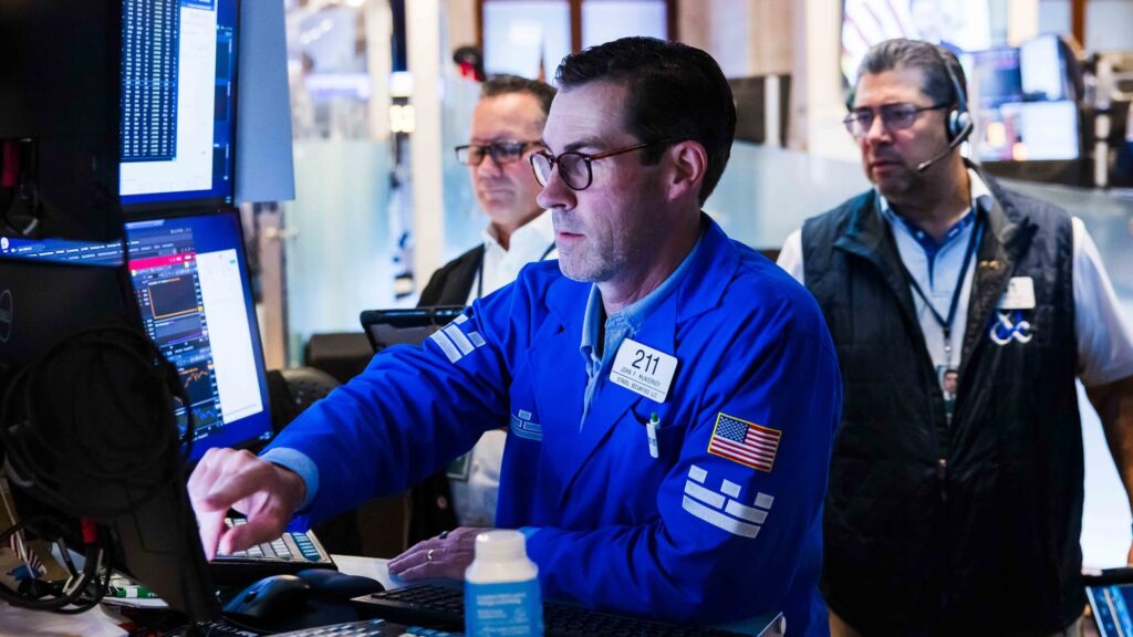 108346031 1786028135974 Traders Photo 20260805 KK PRESS 006