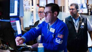 108346031 1786028135974 Traders Photo 20260805 KK PRESS 006