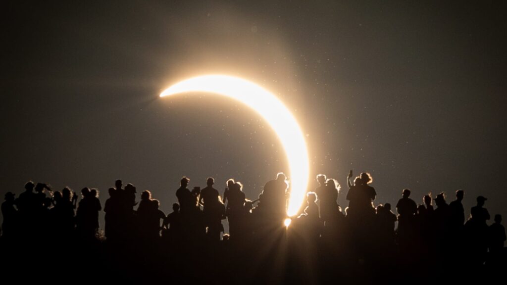 108348931 1786603129849 gettyimages 2290215370 eclipse 17