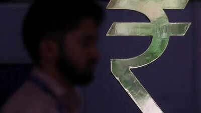 1787028986 rupee weakens against us dollar
