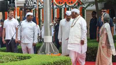 bjp mp anurag thakur said sonia rahul and kharge looked uneasy as vande matarams full version was rendered