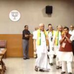 bjp passes resolution condemning congress decision to sing only two stanzas of vande mataram