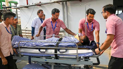 kolkata doctors and desun hospital officials during a mock drill atop the hospi